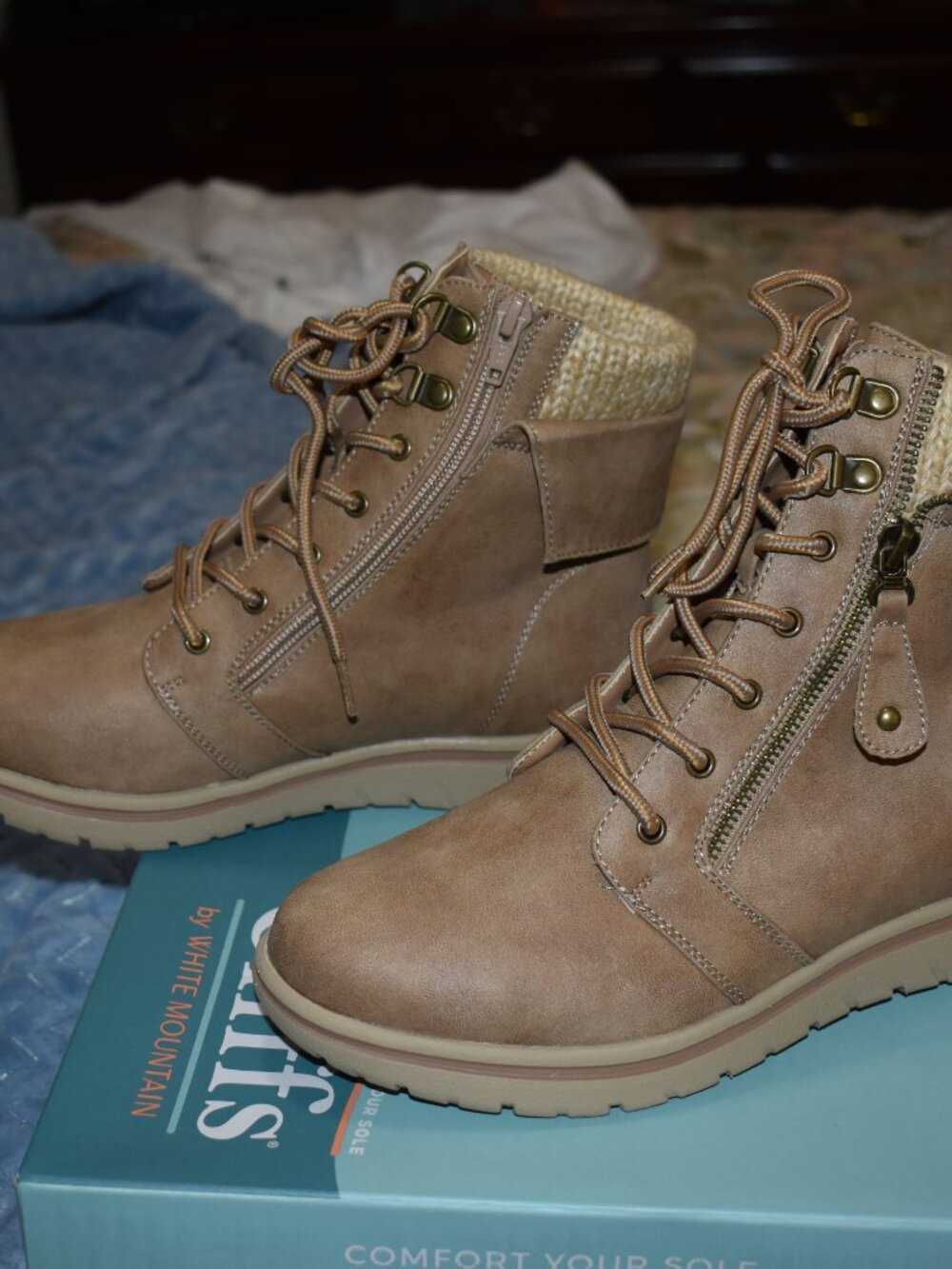 boots - Picture 2 of 5